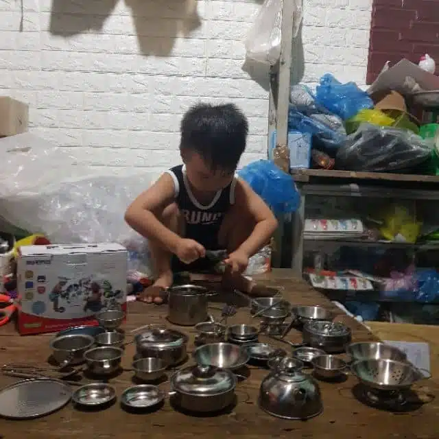 Bộ đồ chơi nấu ăn inox 40 món cho bé kèm video ảnh thật (5) Banbuonsieure.vn